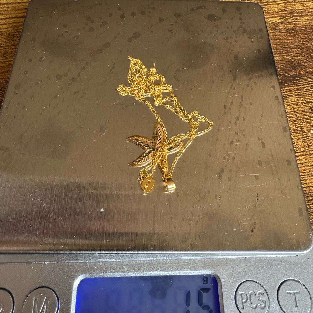 18k Saudi Gold Starfish Pendant Necklace - Picture 3 of 9